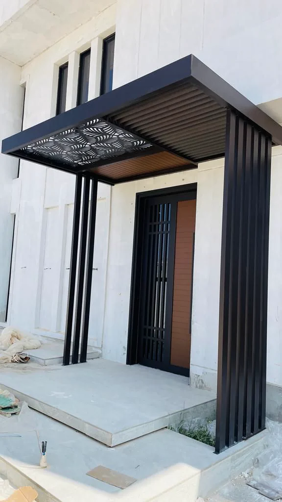 مظلات خارجية حديثة في تبوك تناسب جميع المباني.