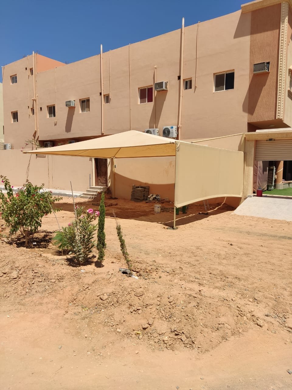 مظلات سيارات خارجية